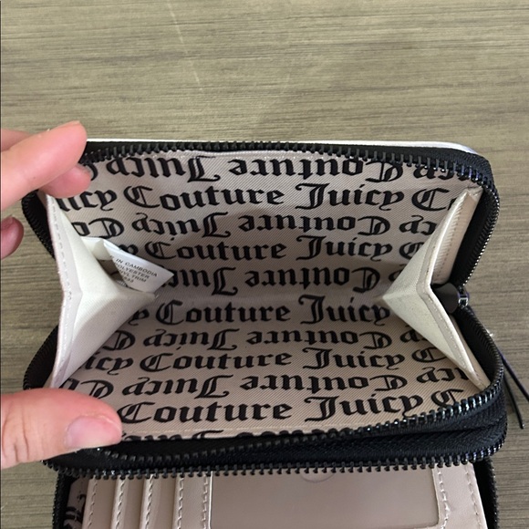 Juicy Couture Black and Silver Zip Wallet String Of Pearls - Picture 8 of 8